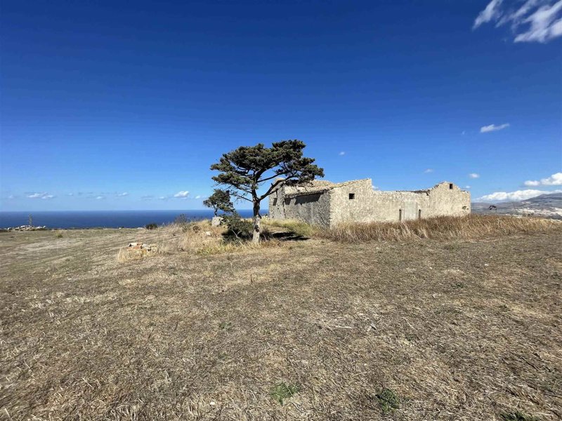 Usadlosť (baglio) Erice - Trapani (Sicília) na rekonštrukciu
